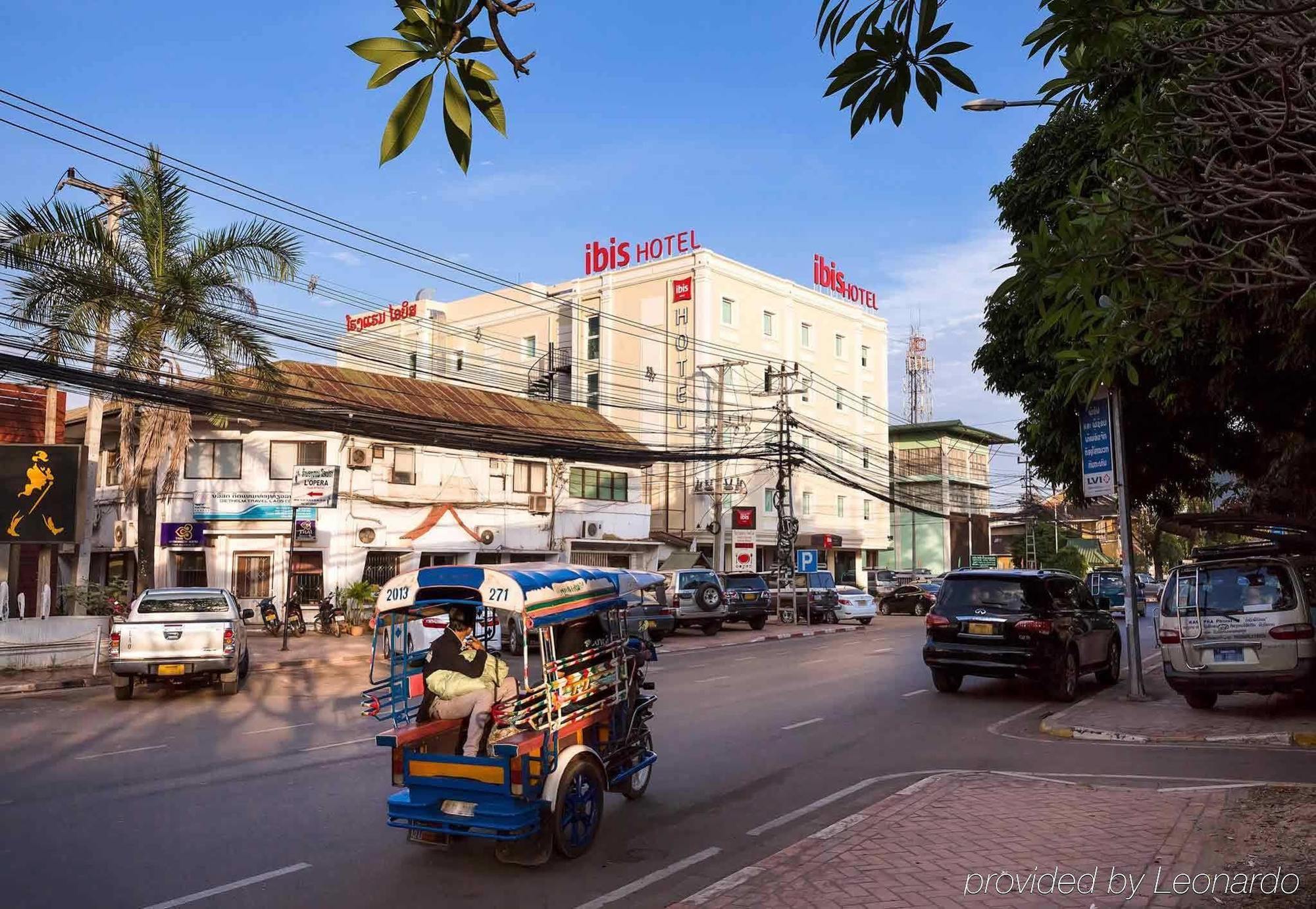 Ibis Vientiane Nam Phu Hotel Exterior photo