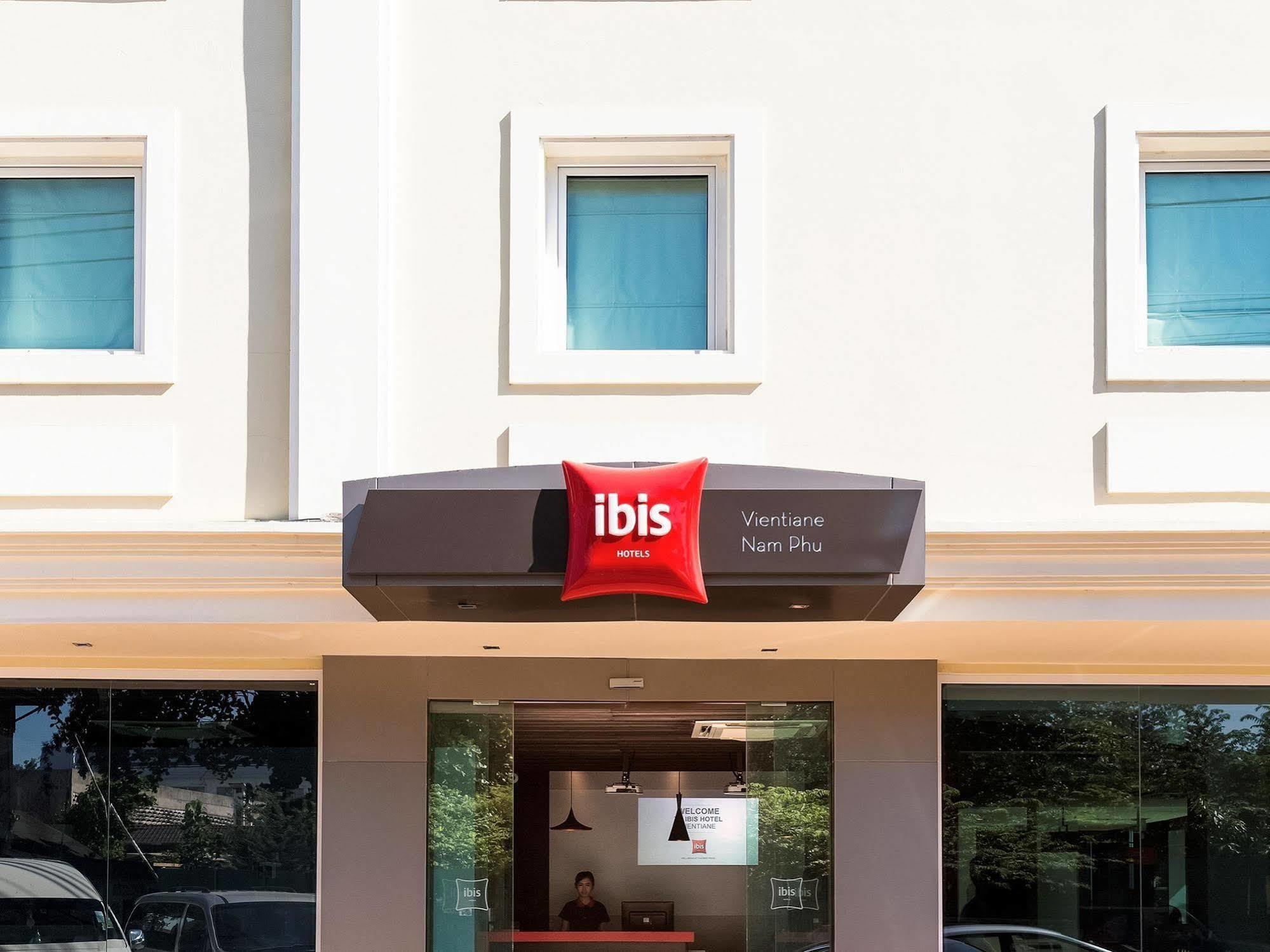 Ibis Vientiane Nam Phu Hotel Exterior photo