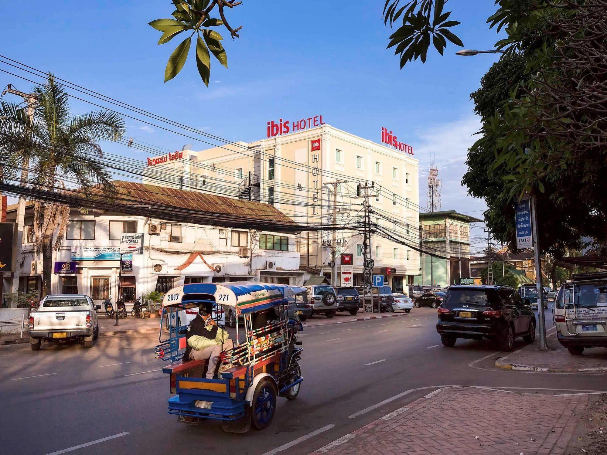 Ibis Vientiane Nam Phu Hotel Exterior photo