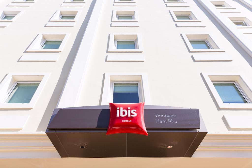 Ibis Vientiane Nam Phu Hotel Exterior photo