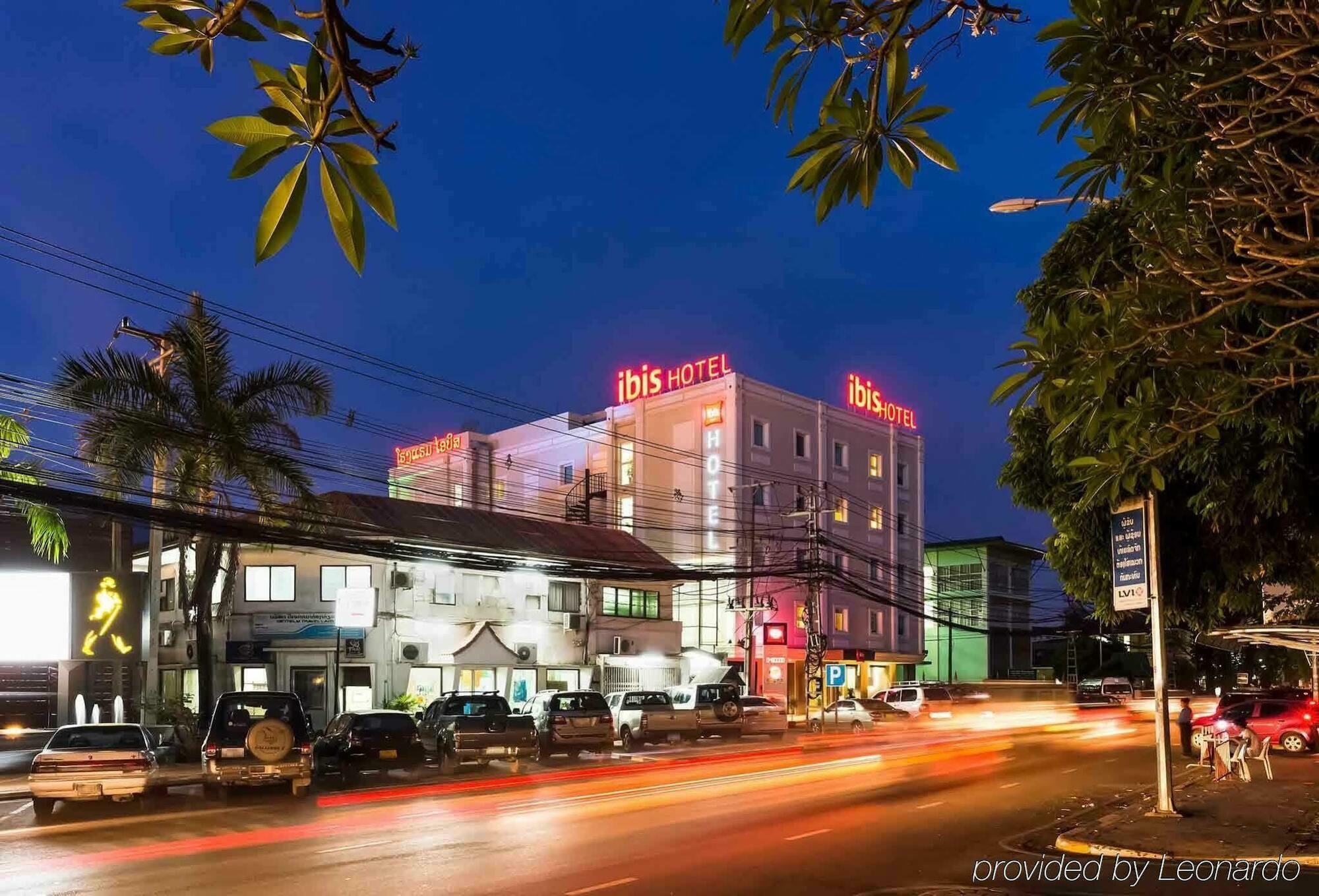 Ibis Vientiane Nam Phu Hotel Exterior photo